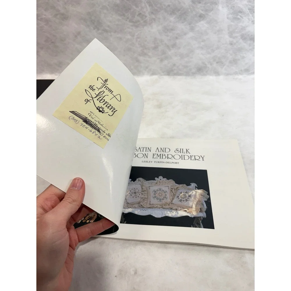 Satin‎ and Silk Ribbon Embroidery Lesley Turpin-Delport 1993 Instructional Book